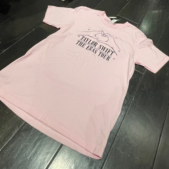 Taylor Swift inspired Pink T-shirt - Picture 2 of 2